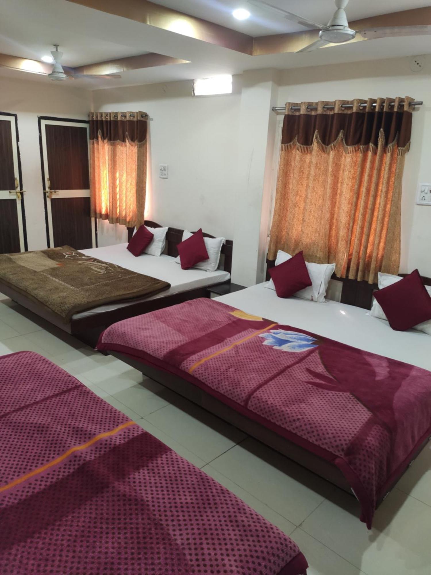 Hotel Vrandavan Palace Near Mahakal Temple اوجاين المظهر الخارجي الصورة