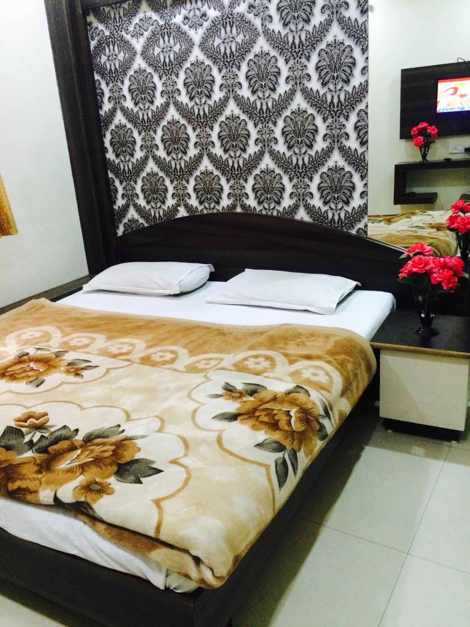 Hotel Vrandavan Palace Near Mahakal Temple اوجاين المظهر الخارجي الصورة