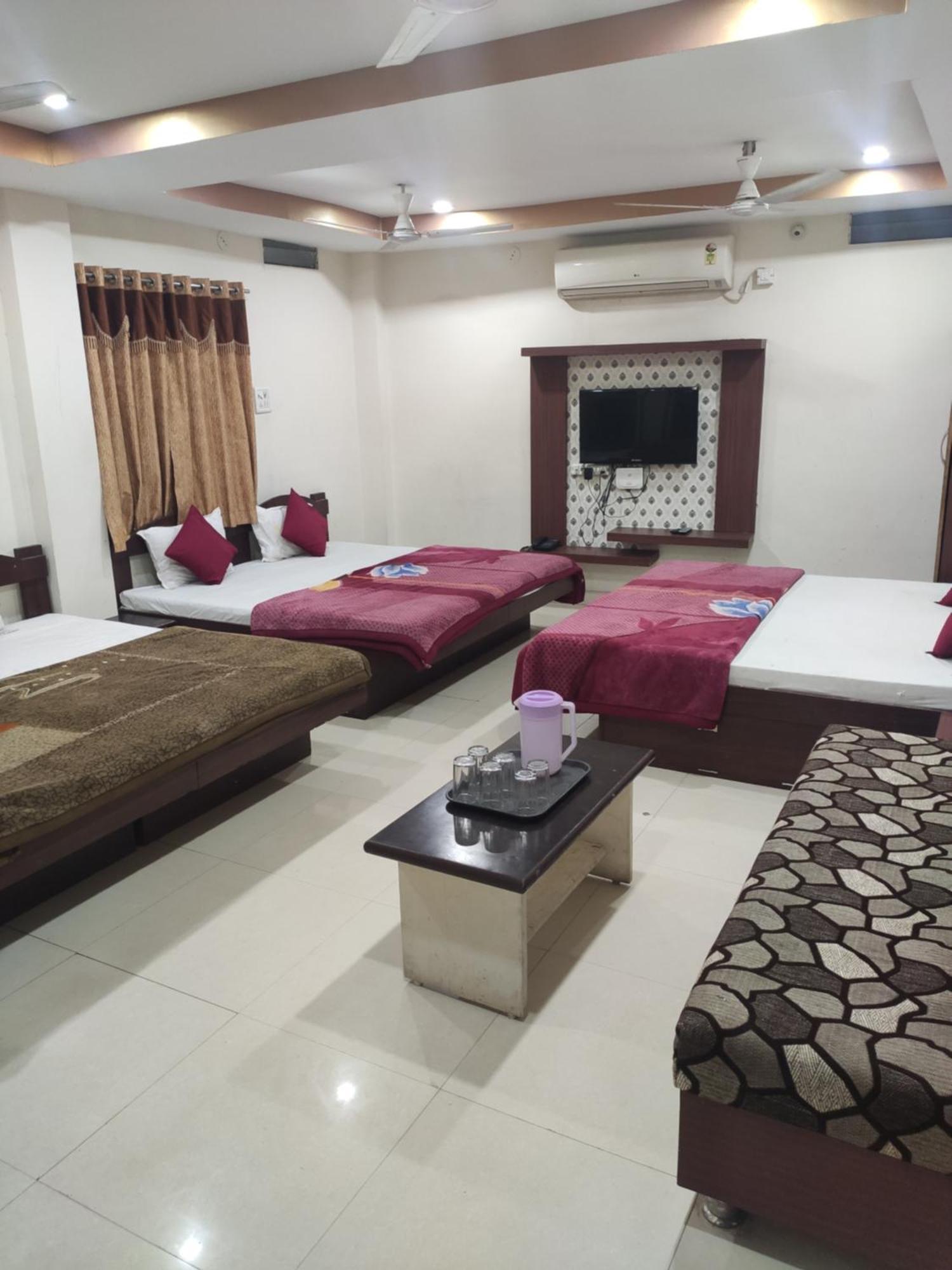 Hotel Vrandavan Palace Near Mahakal Temple اوجاين المظهر الخارجي الصورة