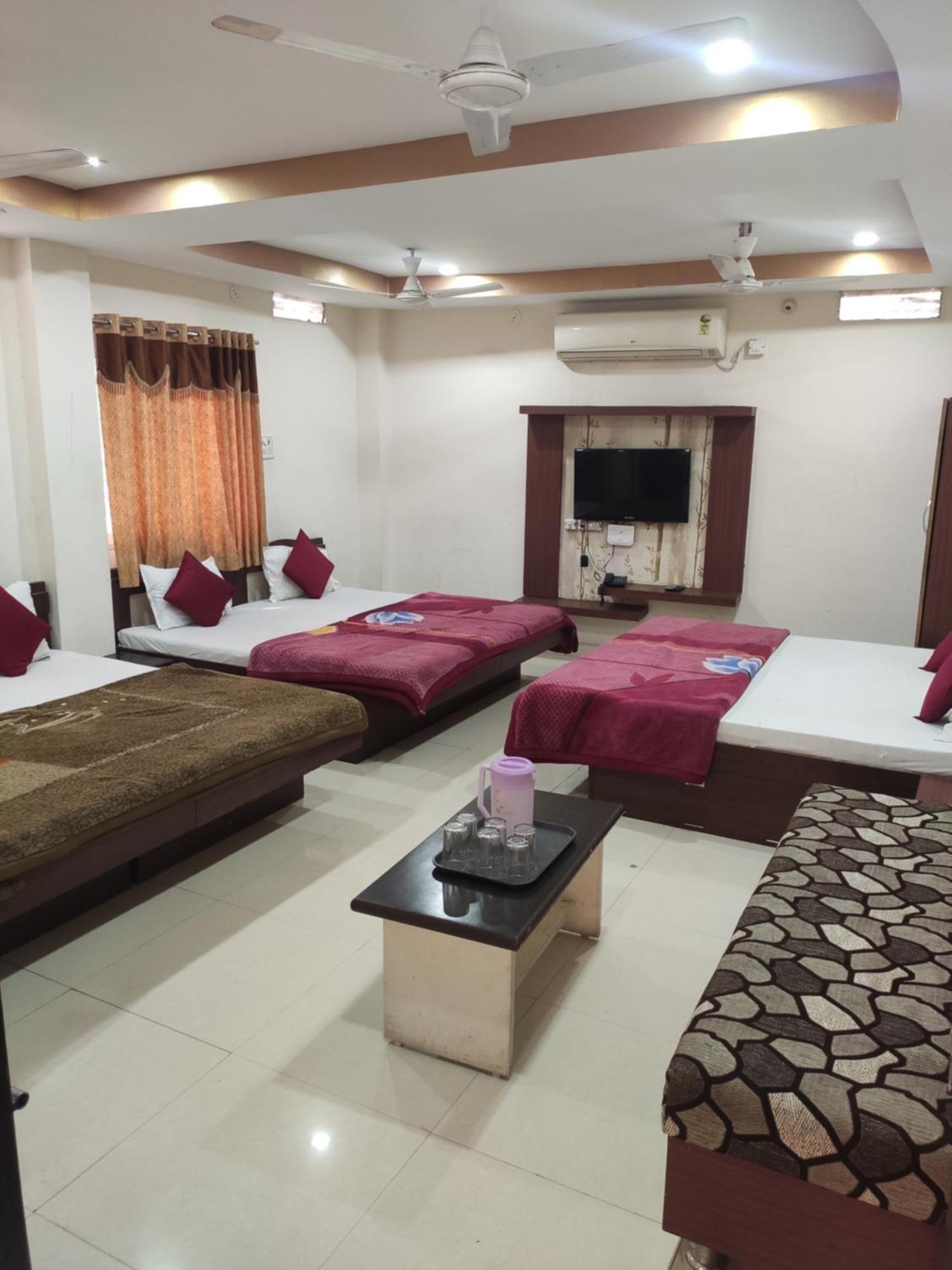 Hotel Vrandavan Palace Near Mahakal Temple اوجاين المظهر الخارجي الصورة