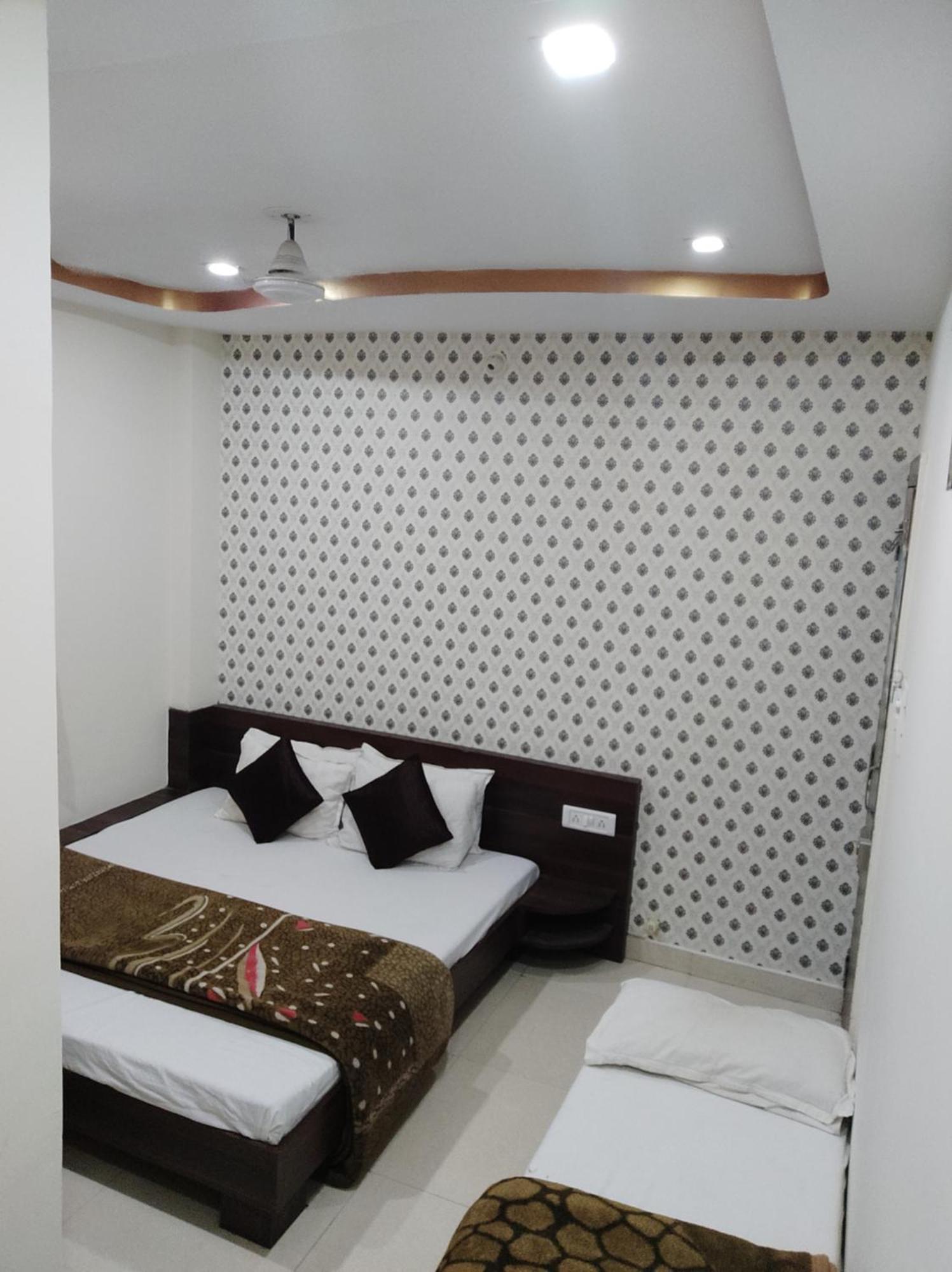 Hotel Vrandavan Palace Near Mahakal Temple اوجاين المظهر الخارجي الصورة