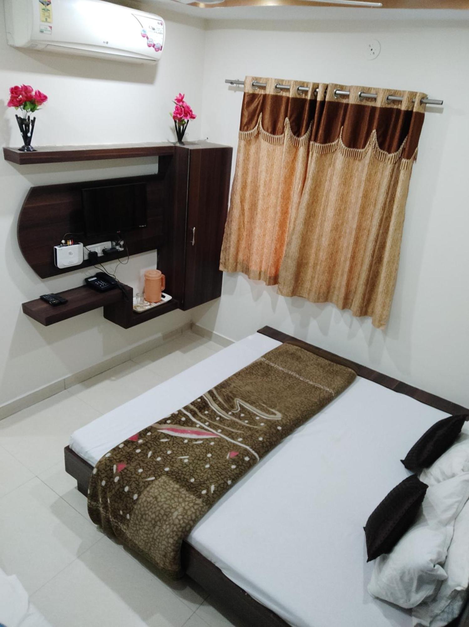 Hotel Vrandavan Palace Near Mahakal Temple اوجاين المظهر الخارجي الصورة